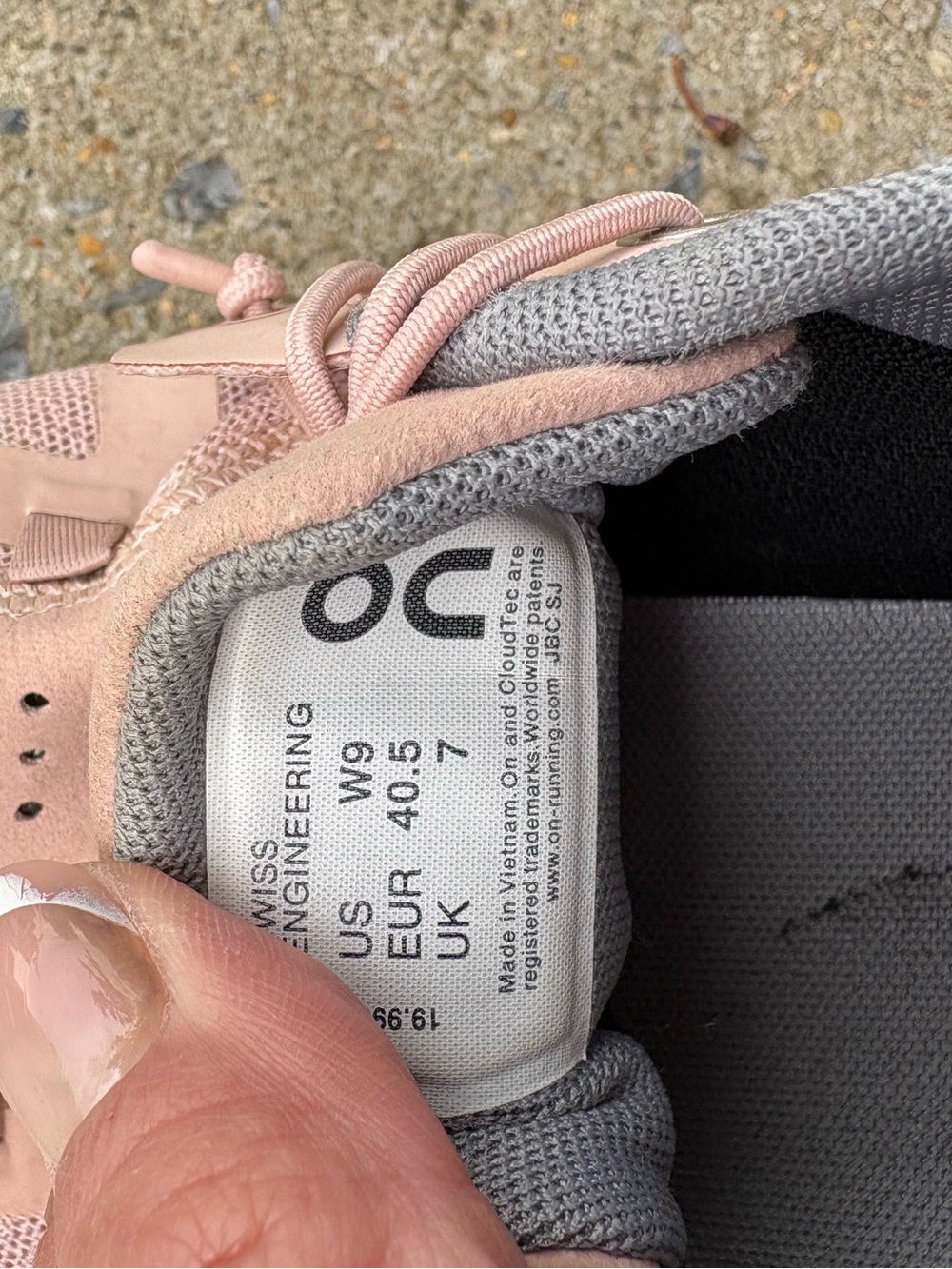 On Running Cloud Women’s Waterproof Shoes – Size 9– Blush Pink & Gray - Picture 10 of 12